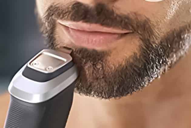 beard detailer and precision trimmer of Philips Multigroom 5000.